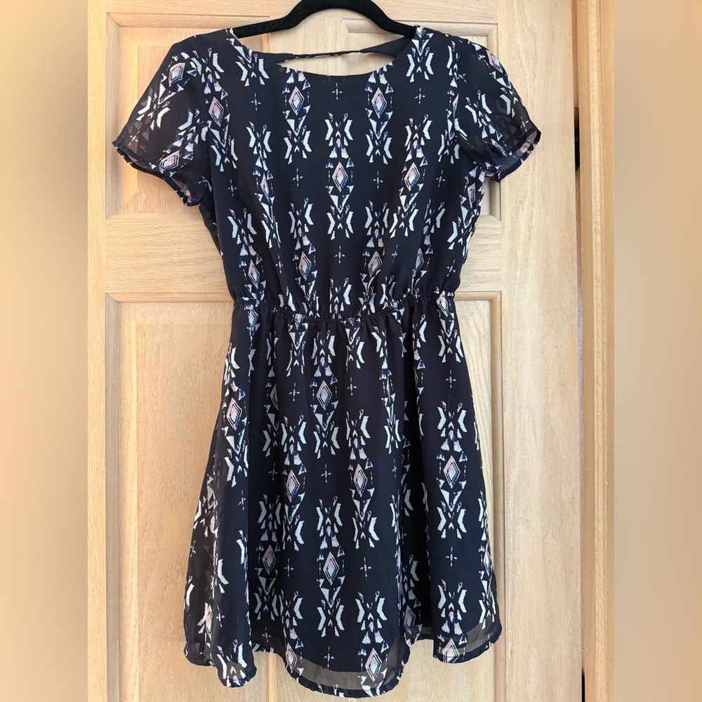 Forever 21 Black Geometric Dress